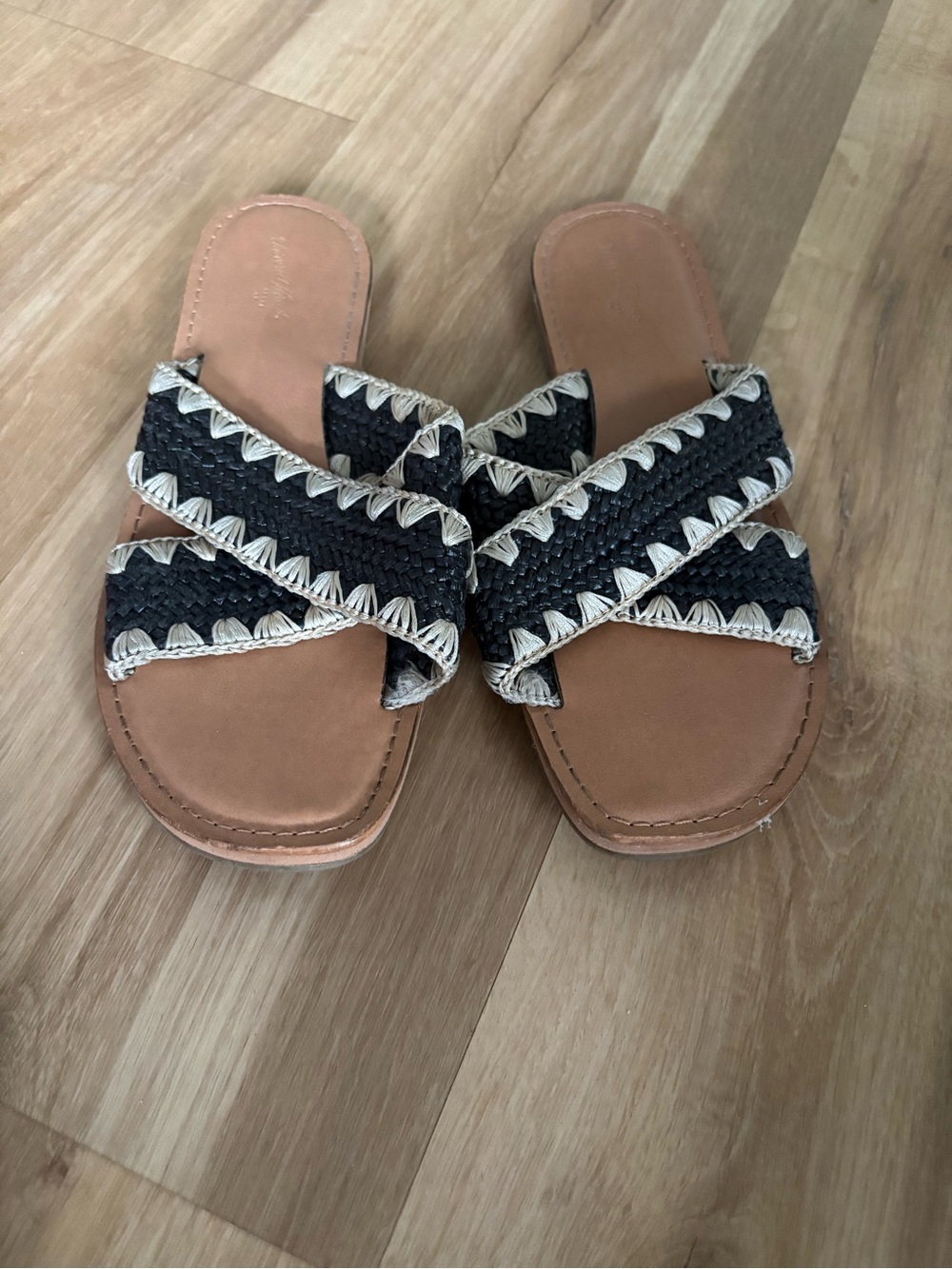 Universal Thread Black and Tan Braided Slide Sandals
